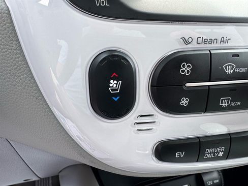 Used 2017 Kia Soul EV + w/ Sun & Fun Package FWD image 18