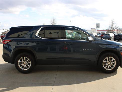 Used 2023 Chevrolet Traverse LS image 6
