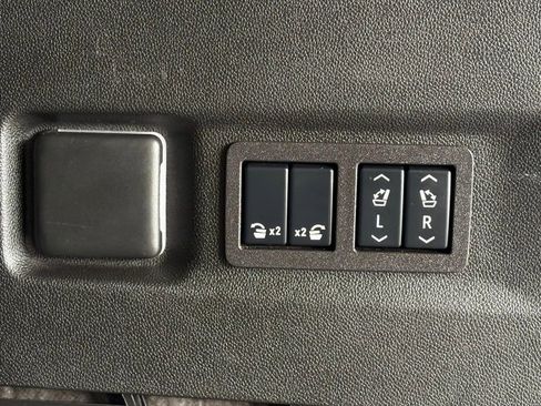 Used 2024 Chevrolet Suburban Z71 w/ Luxury Package image 6