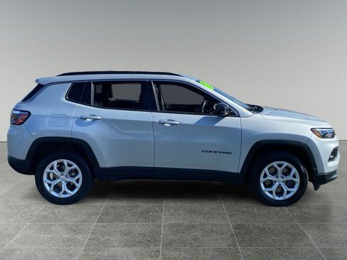 Used 2024 Jeep Compass Latitude AWD/4WD image 6