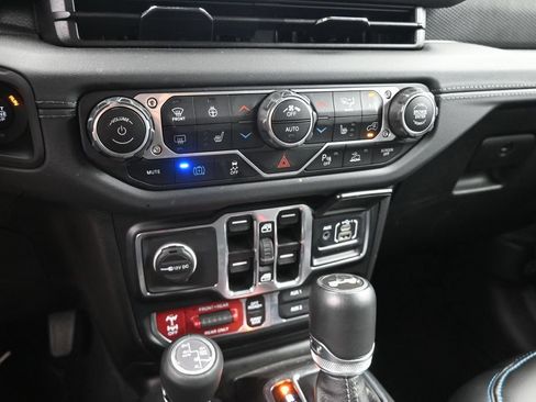 Used 2024 Jeep Wrangler Unlimited Rubicon 4xe w/ Technology Group AWD/4WD image 18