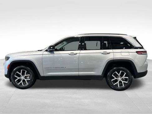 Used 2024 Jeep Grand Cherokee Limited AWD/4WD image 8