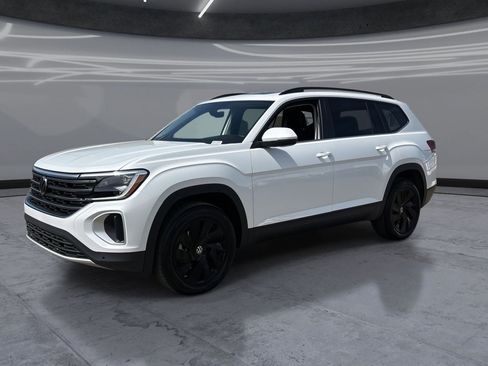 New 2026 Volkswagen Atlas SE FWD image 3