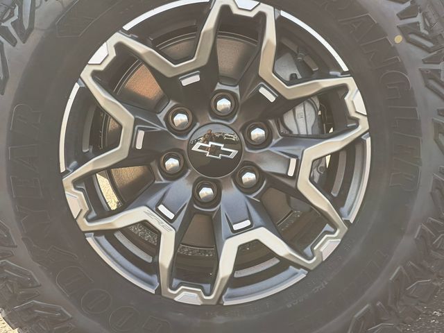 New 2026 Chevrolet Colorado ZR2 w/ Technology Package AWD/4WD image 11