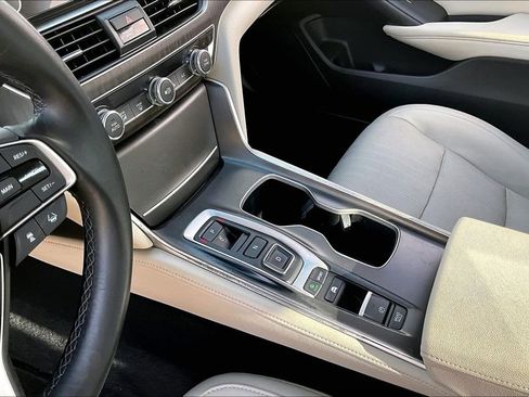 Used 2020 Honda Accord Touring image 18