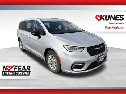 Used 2024 Chrysler Pacifica Touring-L