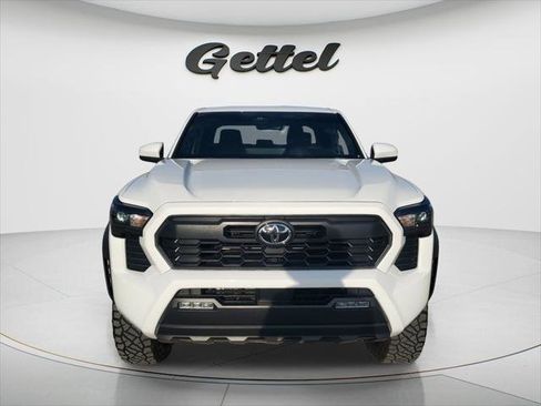 Certified 2025 Toyota Tacoma TRD Off-Road AWD/4WD image 2