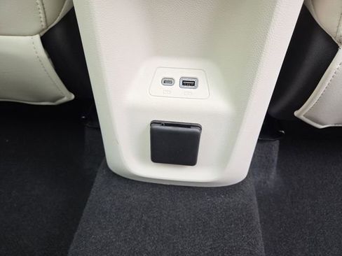 Used 2022 Buick Envision Avenir w/ Technology Package II image 19