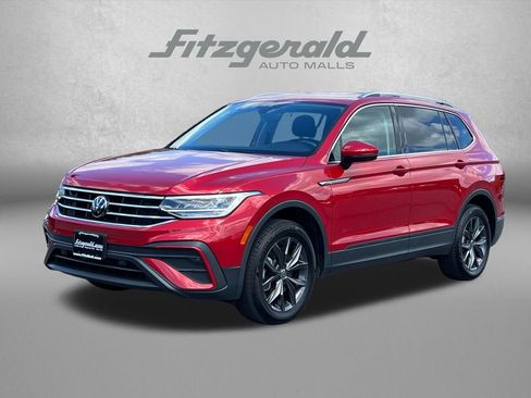 Used 2023 Volkswagen Tiguan SE FWD image 2