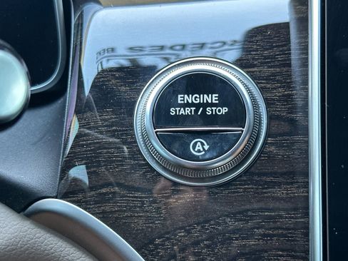 Certified 2025 Mercedes-Benz GLC 300 image 24