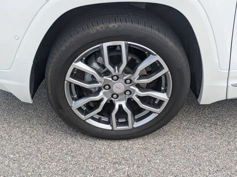 Used 2022 GMC Terrain Denali w/ Denali Premium Package AWD/4WD image 10