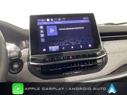 Used 2022 Jeep Compass Latitude image 2