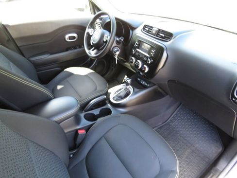 Used 2016 Kia Soul + FWD image 14