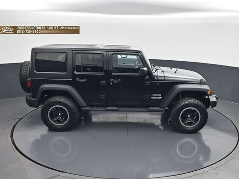 Used 2018 Jeep Wrangler Unlimited Sport S AWD/4WD image 16