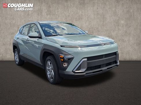 Certified 2025 Hyundai Kona SE AWD/4WD image 1