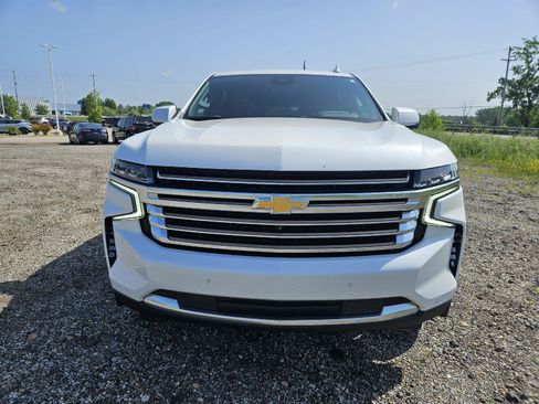 Used 2023 Chevrolet Suburban High Country w/ Advanced Technology Package AWD/4WD image 2