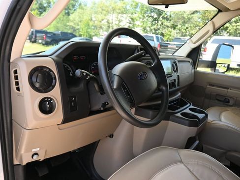 Used 2017 Ford E-450 and Econoline 450 Super Duty w/ Motorhome Prep Package RWD image 5