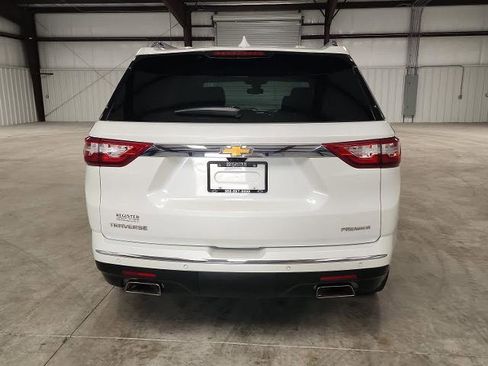 Used 2021 Chevrolet Traverse Premier FWD image 4