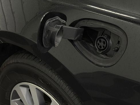 Used 2023 Chrysler Pacifica Touring-L FWD image 13