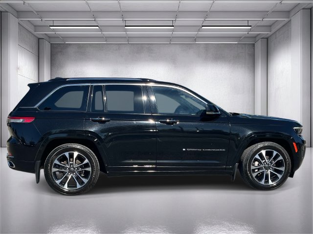 Used 2022 Jeep Grand Cherokee Overland AWD/4WD image 2