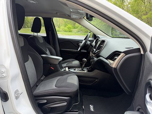 Used 2014 Jeep Cherokee Latitude AWD/4WD image 19