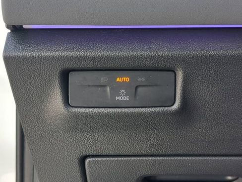 Certified 2025 Volkswagen Tiguan SE AWD/4WD image 26