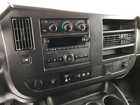 Used 2024 GMC Savana 2500 Extended w/ Driver Convenience Package image 7