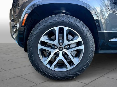 Used 2025 Land Rover Defender 110 X-Dynamic SE image 9