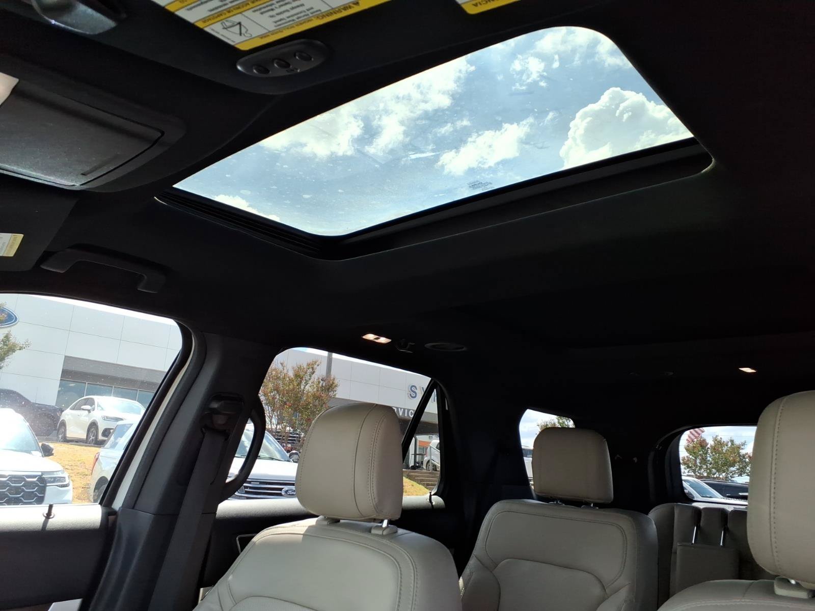 Used 2018 Ford Explorer Limited w/ Ford Safe & Smart Package FWD image 10