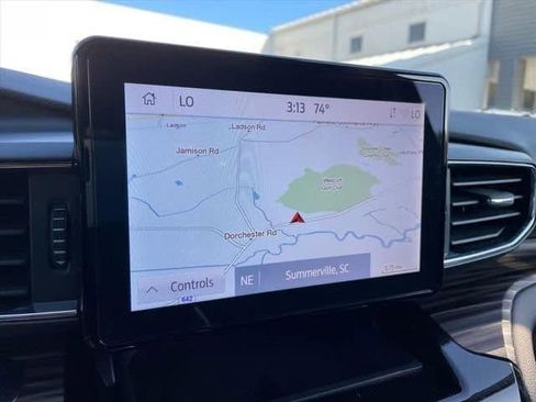 Used 2023 Ford Explorer Limited image 12