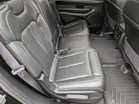 Certified 2023 Jeep Grand Cherokee L Limited image 27