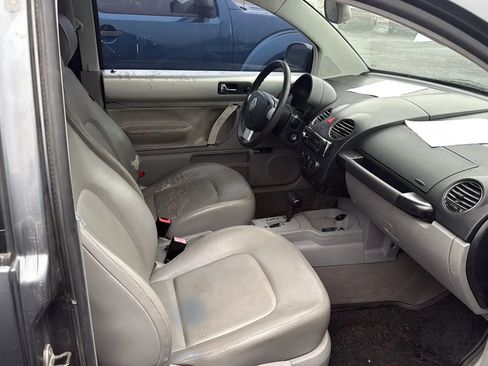 Used 2006 Volkswagen Beetle Coupe image 8