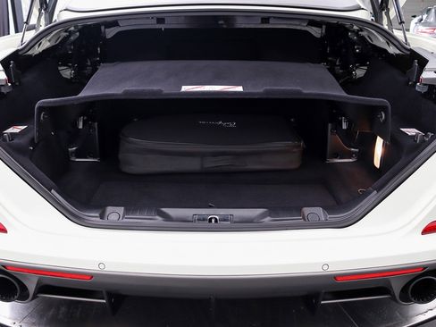 Used 2017 Ferrari California T RWD image 45