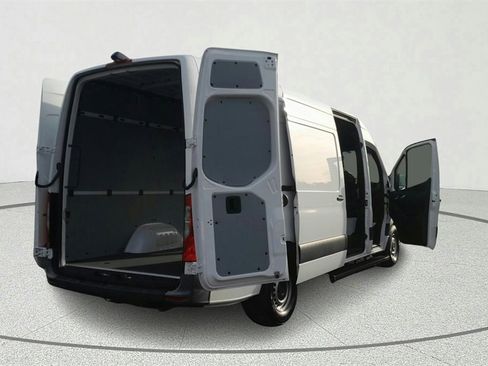 Used 2023 Mercedes-Benz Sprinter 2500 image 13