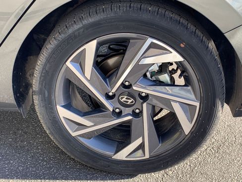 Used 2025 Hyundai Elantra SEL image 28