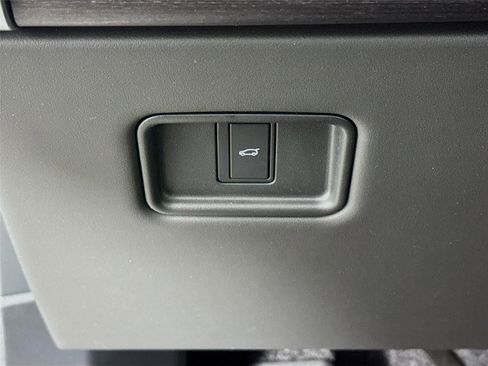 New 2026 Land Rover Range Rover Long Wheelbase SE AWD/4WD image 10
