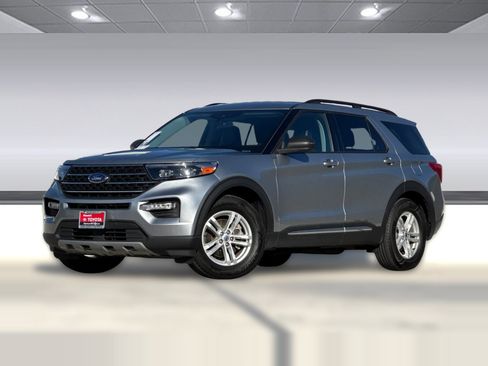 Used 2023 Ford Explorer XLT w/ Equipment Group 202A image 23