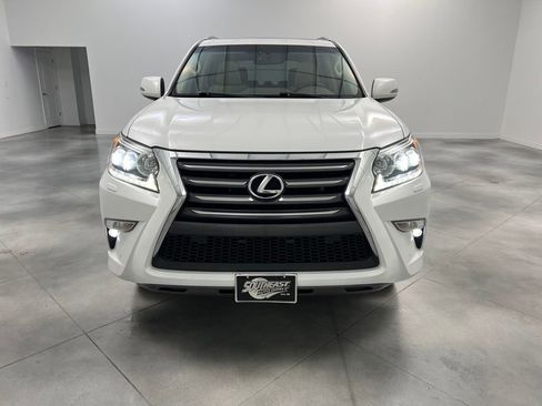 Used 2018 Lexus GX 460 Premium image 2