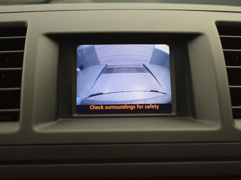 Used 2012 Toyota Highlander FWD w/ Tech Pkg image 20
