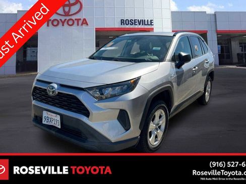 Used 2021 Toyota RAV4 LE AWD/4WD image 1