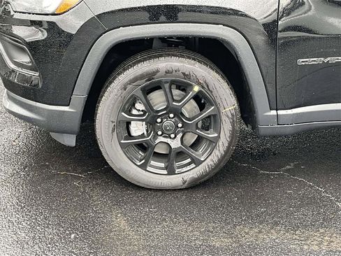 New 2026 Jeep Compass Latitude image 11