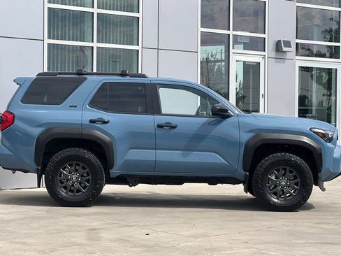 Used 2025 Toyota 4Runner SR5 AWD/4WD image 3