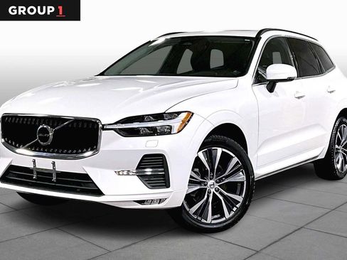 Used 2022 Volvo XC60 B5 Momentum w/ Climate Package image 1