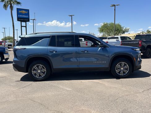 Certified 2025 Chevrolet Traverse LT FWD image 6