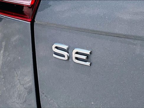 Used 2023 Volkswagen Tiguan SE FWD image 10