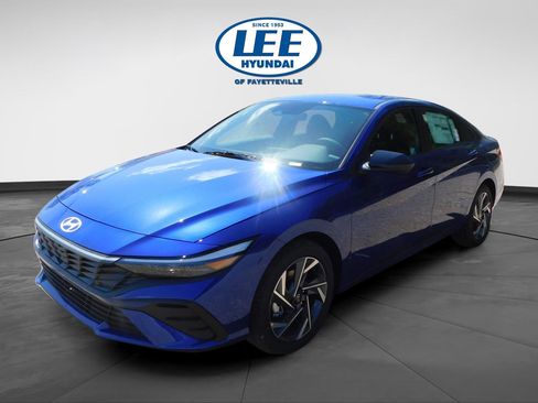 Certified 2025 Hyundai Elantra SEL image 7