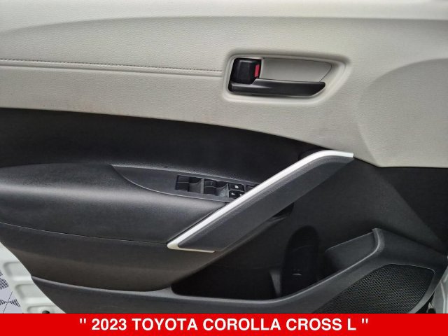 Used 2023 Toyota Corolla Cross L AWD/4WD image 11