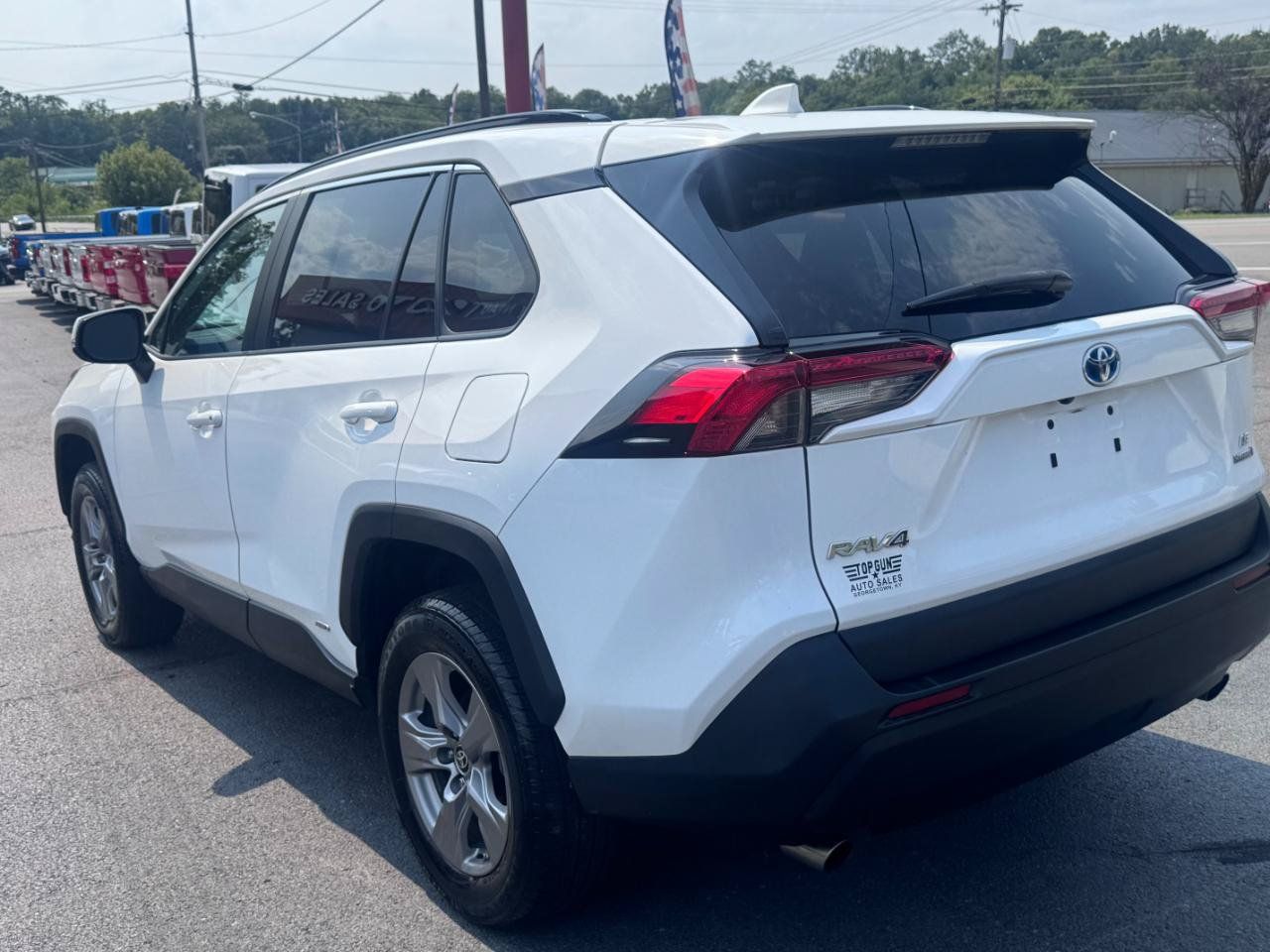 Used 2023 Toyota RAV4 LE AWD/4WD image 5
