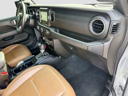 Used 2022 Jeep Wrangler Unlimited Sahara w/ Cold Weather Group AWD/4WD image 34