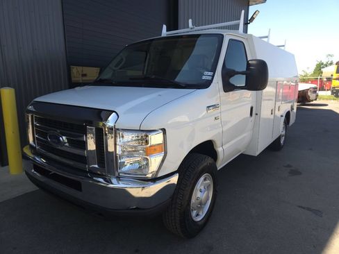 Used 2013 Ford E-350 and Econoline 350 Super Duty w/ PWR Locks & Windows Group RWD image 2